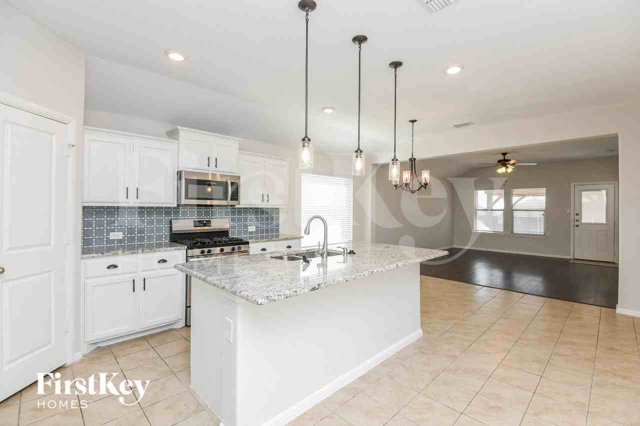 10117 Clemmons Rd - Photo 6 of 20