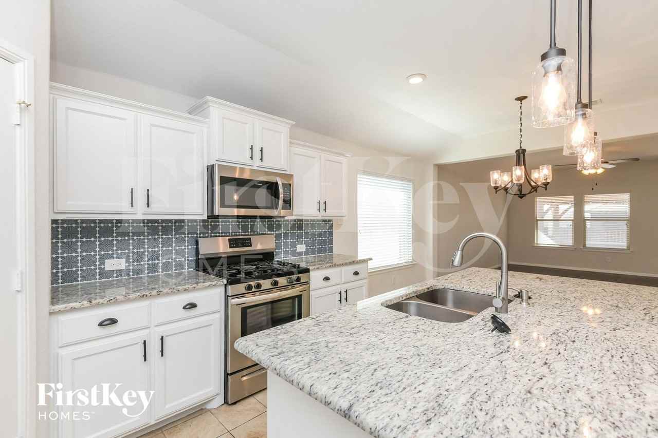 10117 Clemmons Rd - Photo 7 of 20