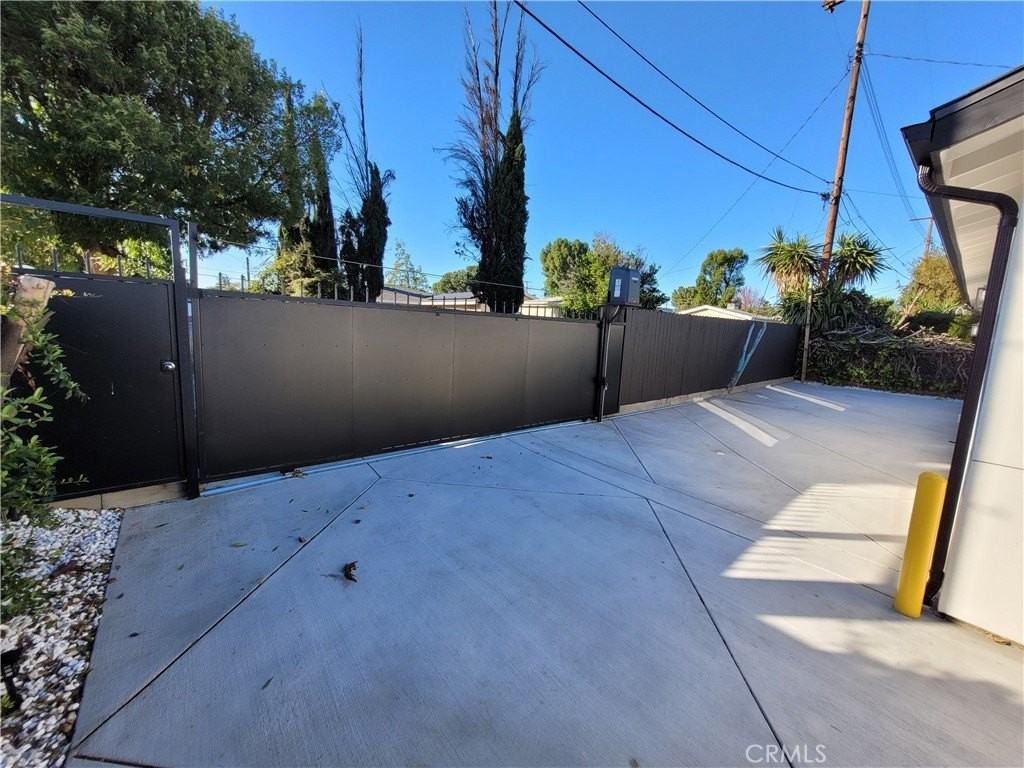 8603 Delco Ave - Photo 2 of 50