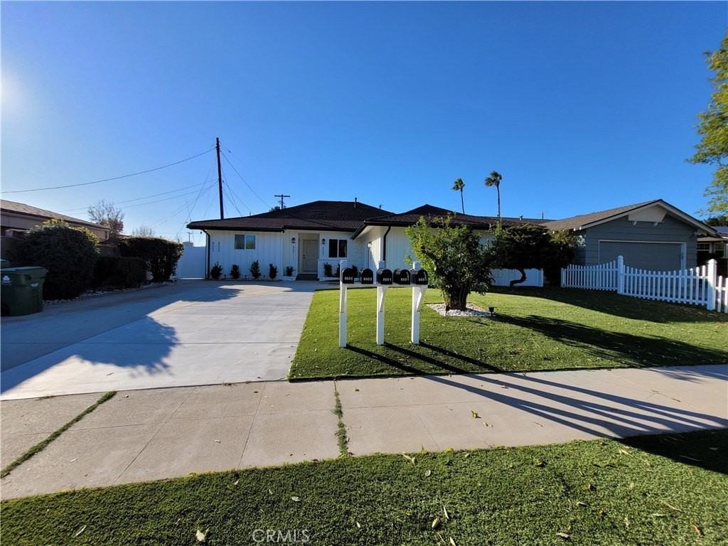 8603 Delco Ave - Photo 5 of 50