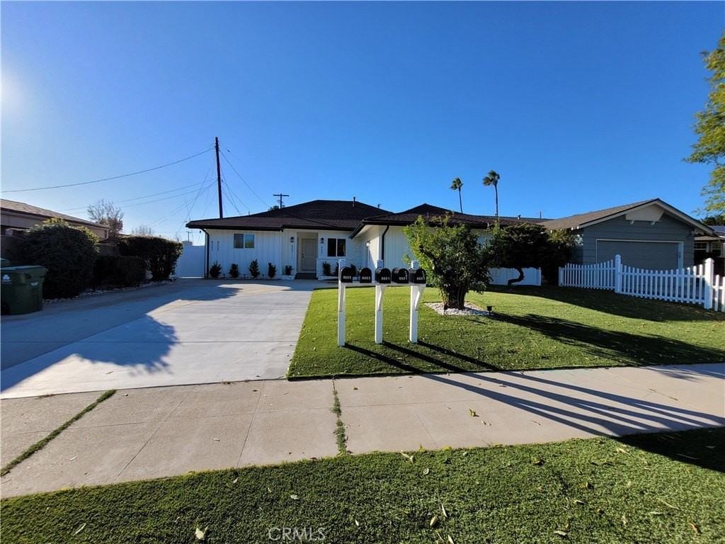 8605 Delco Ave - Photo 4 of 50