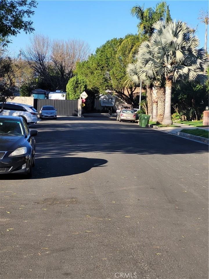 8605 Delco Ave - Photo 5 of 50