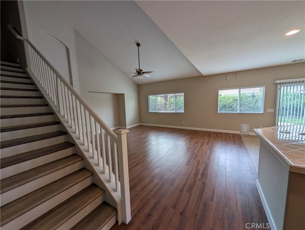 841 Shiraz Dr - Photo 5 of 38