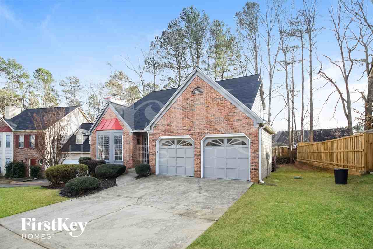 1404 Chapel Hill Ln Sw - Photo 2 of 18