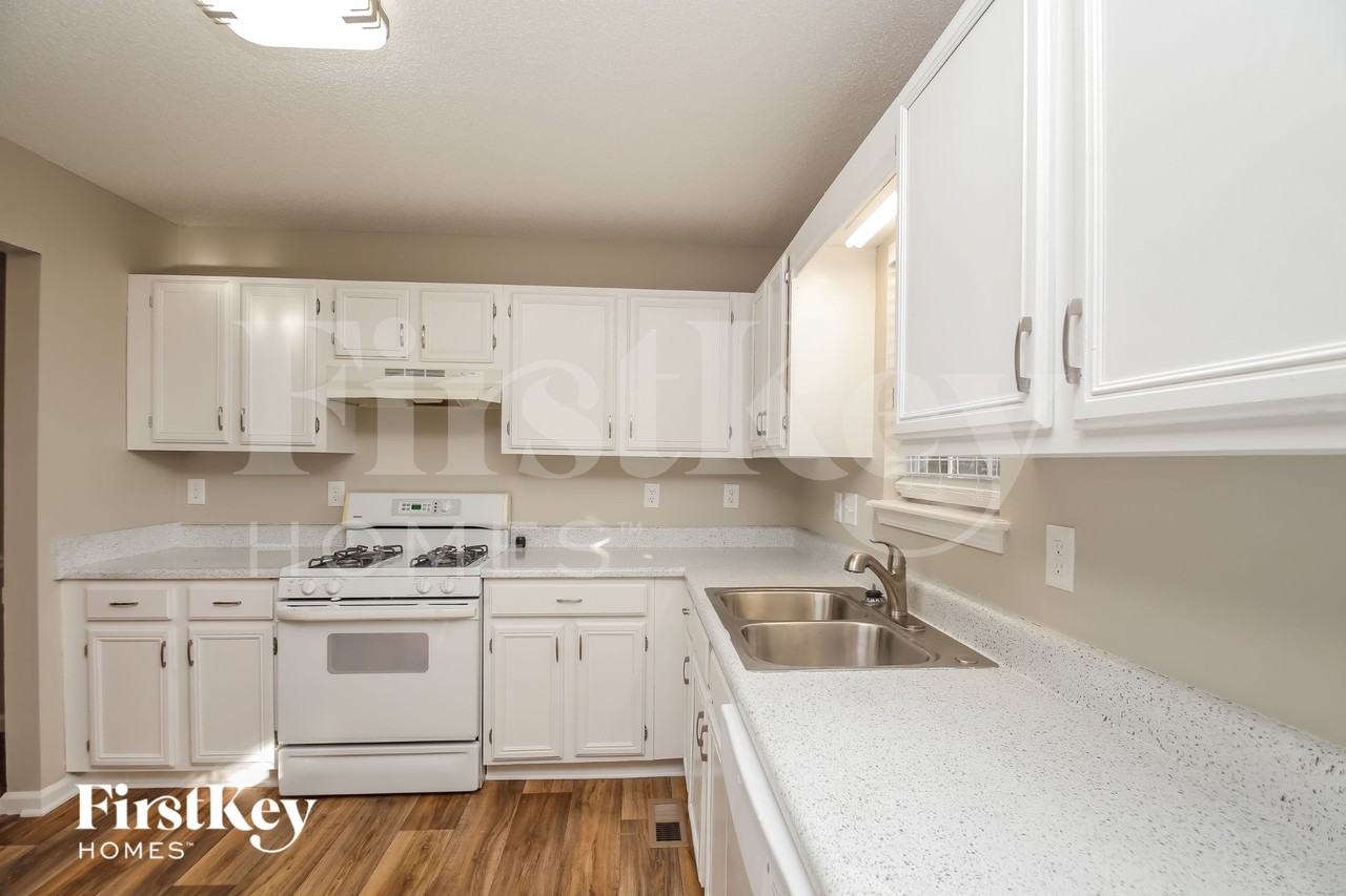 1404 Chapel Hill Ln Sw - Photo 7 of 18