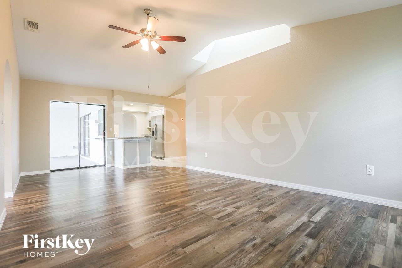 23502 Shelby Ave - Photo 3 of 16