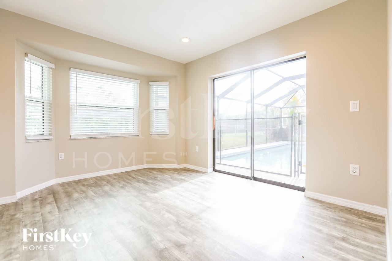 23502 Shelby Ave - Photo 4 of 16