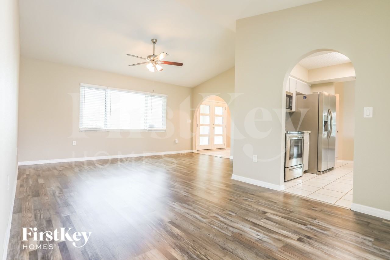 23502 Shelby Ave - Photo 5 of 16