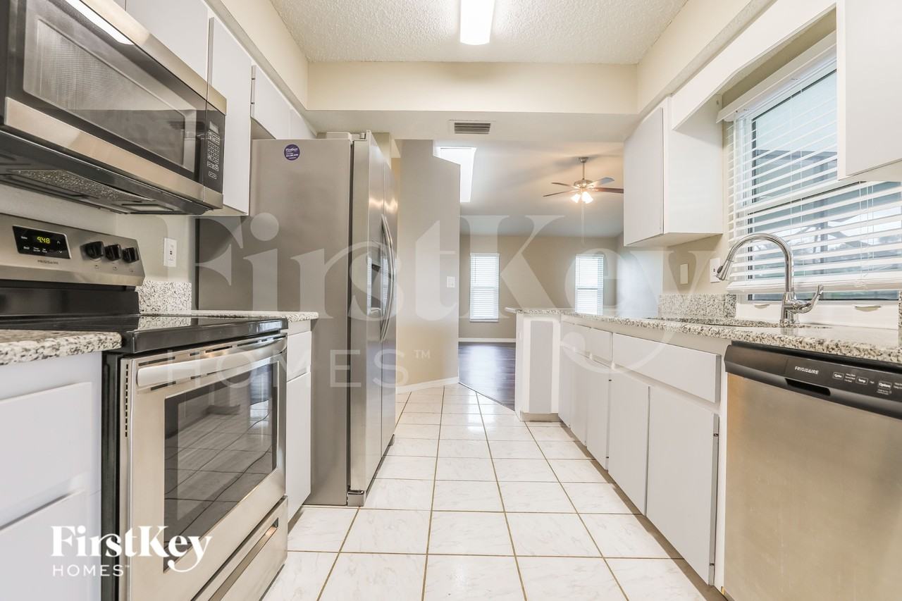 23502 Shelby Ave - Photo 6 of 16