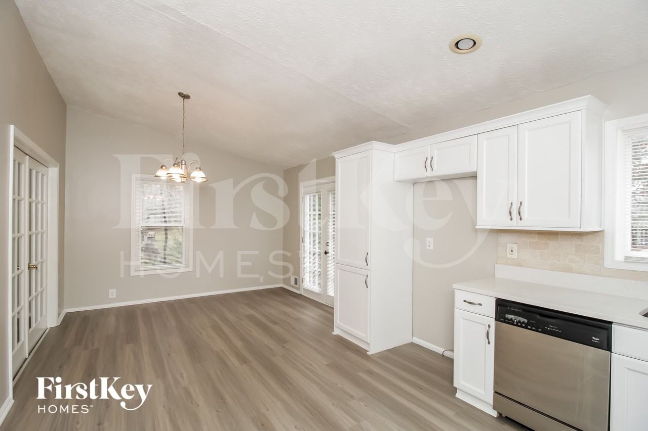 289 Angla Dr Se - Photo 5 of 18