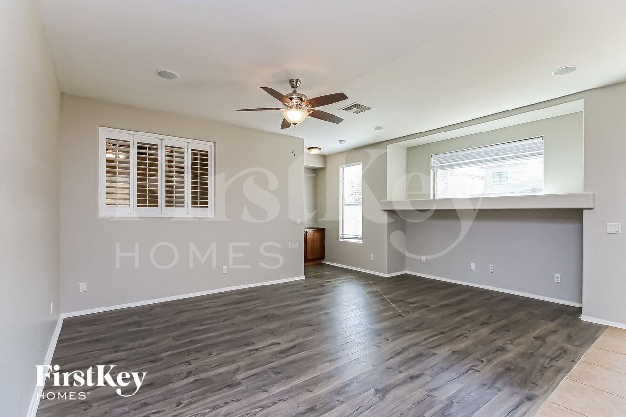 725 W Desert Basin Dr - Photo 2 of 15