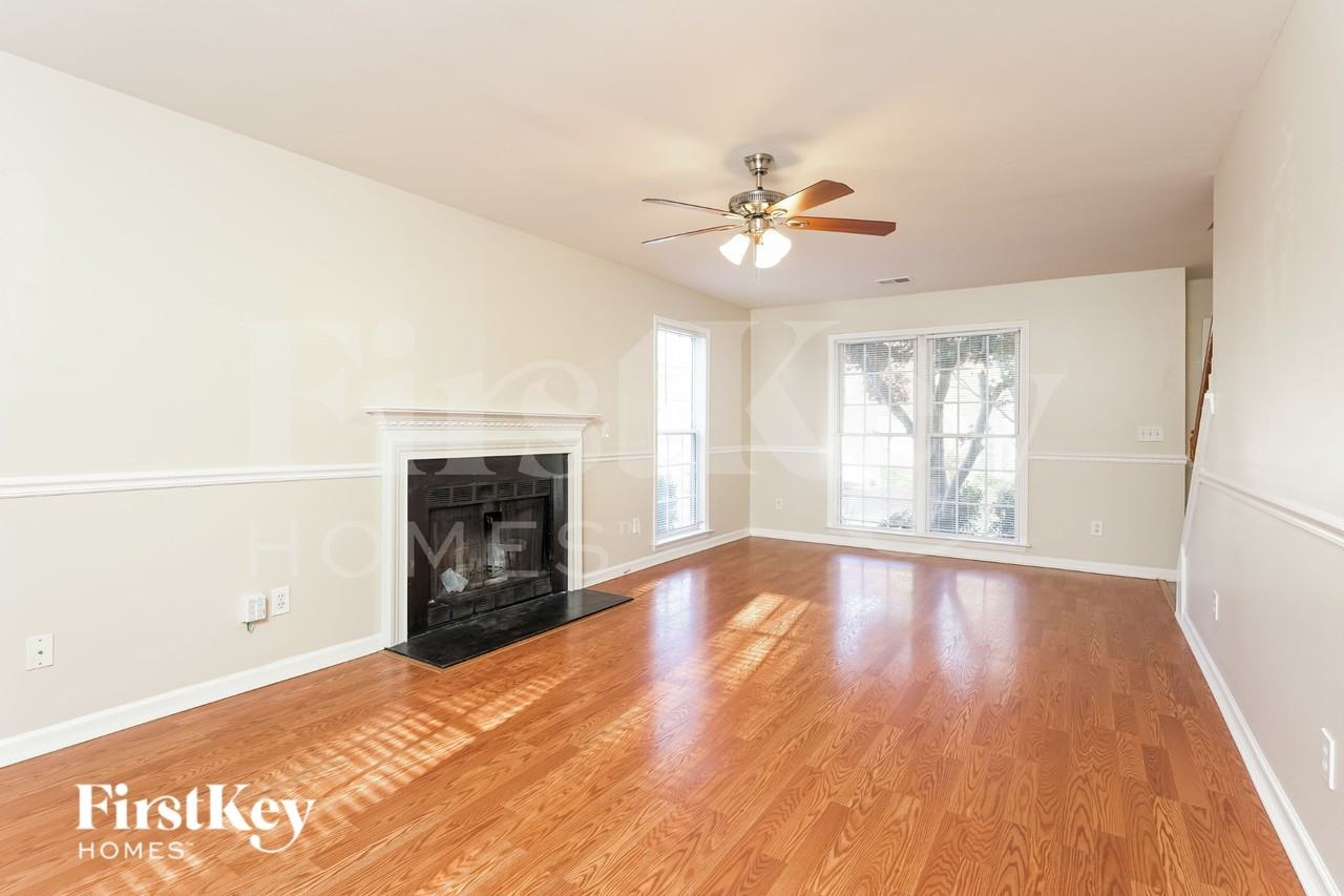 3121 Southampton Dr - Photo 2 of 16