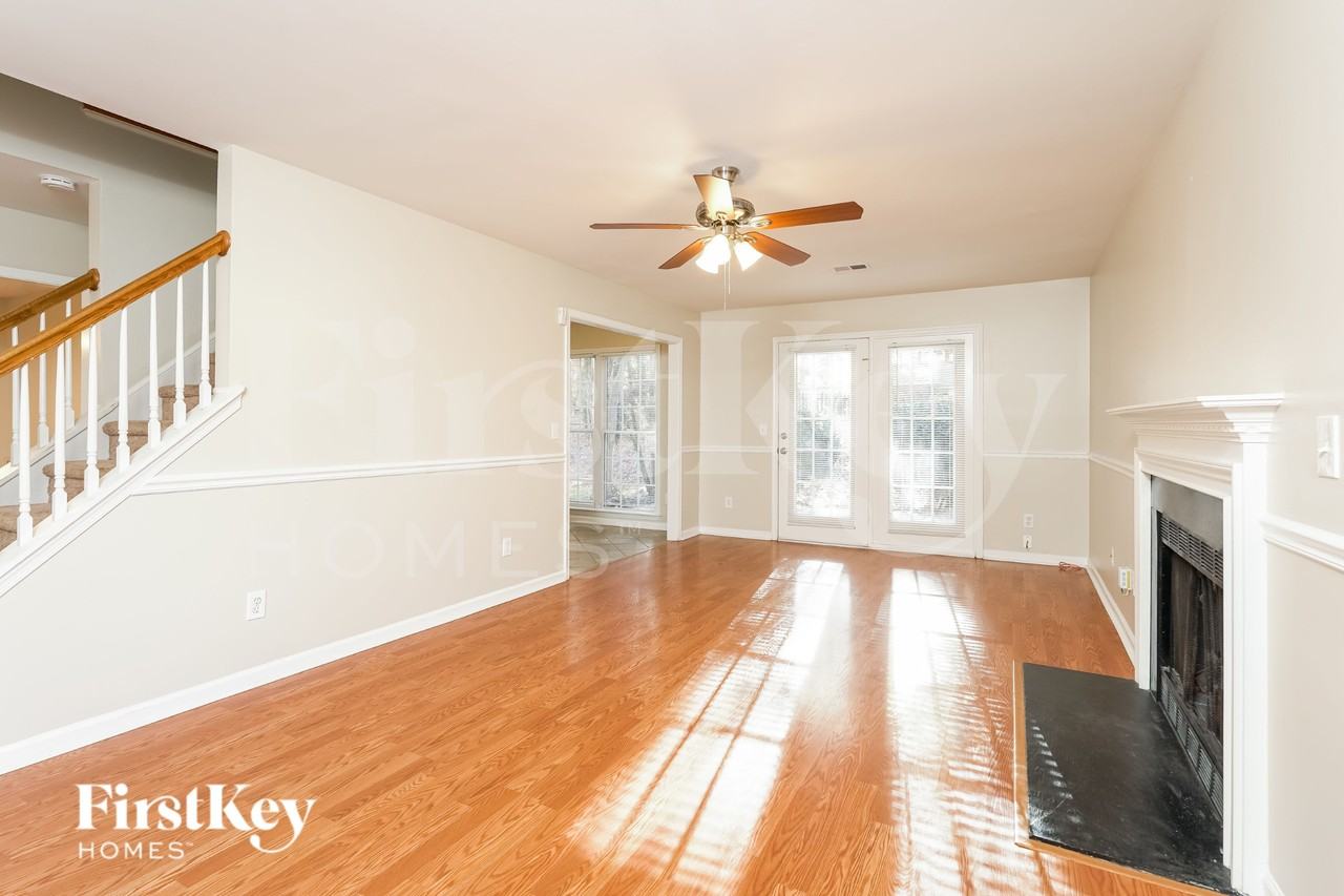 3121 Southampton Dr - Photo 3 of 16