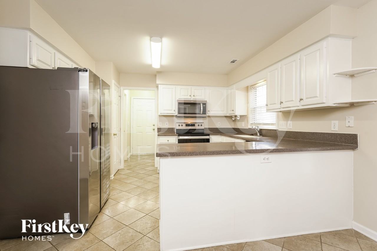 3121 Southampton Dr - Photo 5 of 16