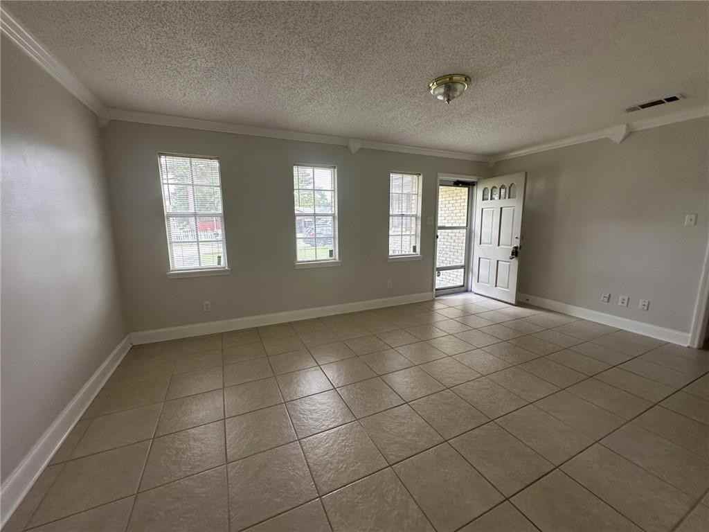 1309 Westlawn Dr - Photo 2 of 13