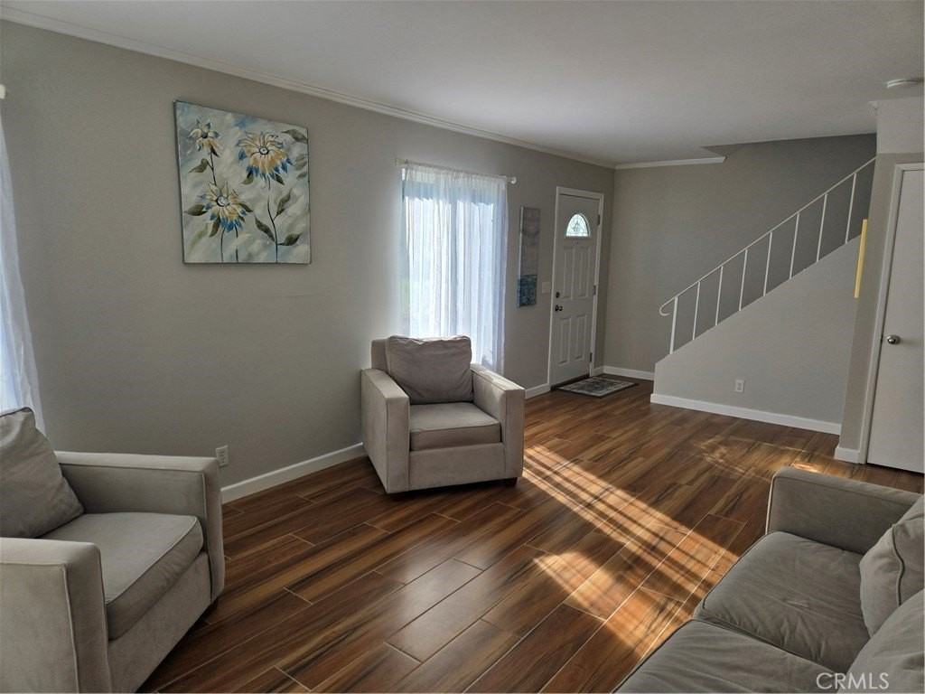 8142 Foxhall Dr - Photo 2 of 7