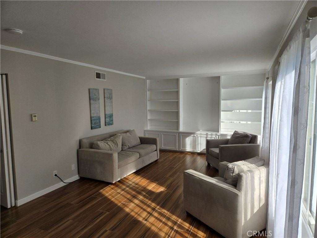 8142 Foxhall Dr - Photo 5 of 7