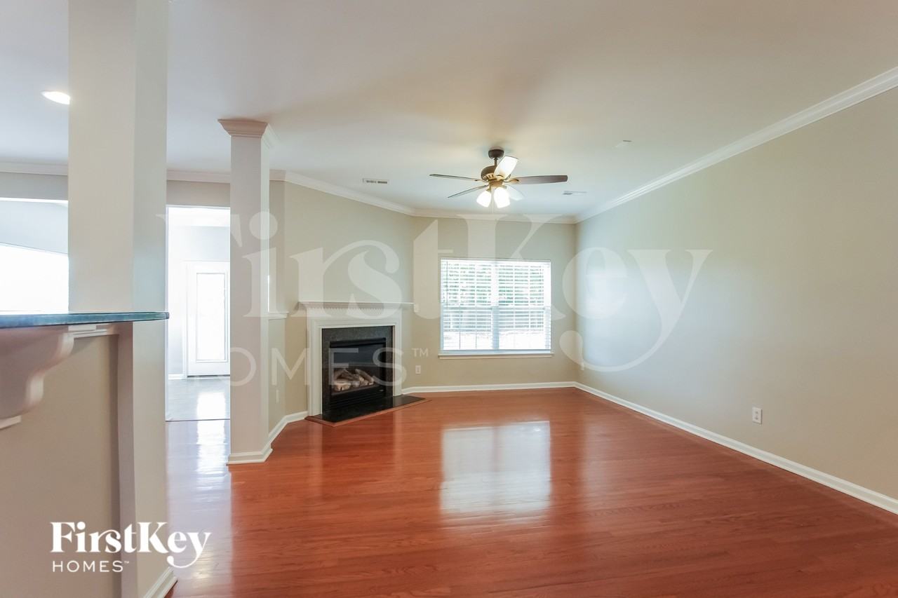 4407 Lawrence Daniel Dr - Photo 3 of 18