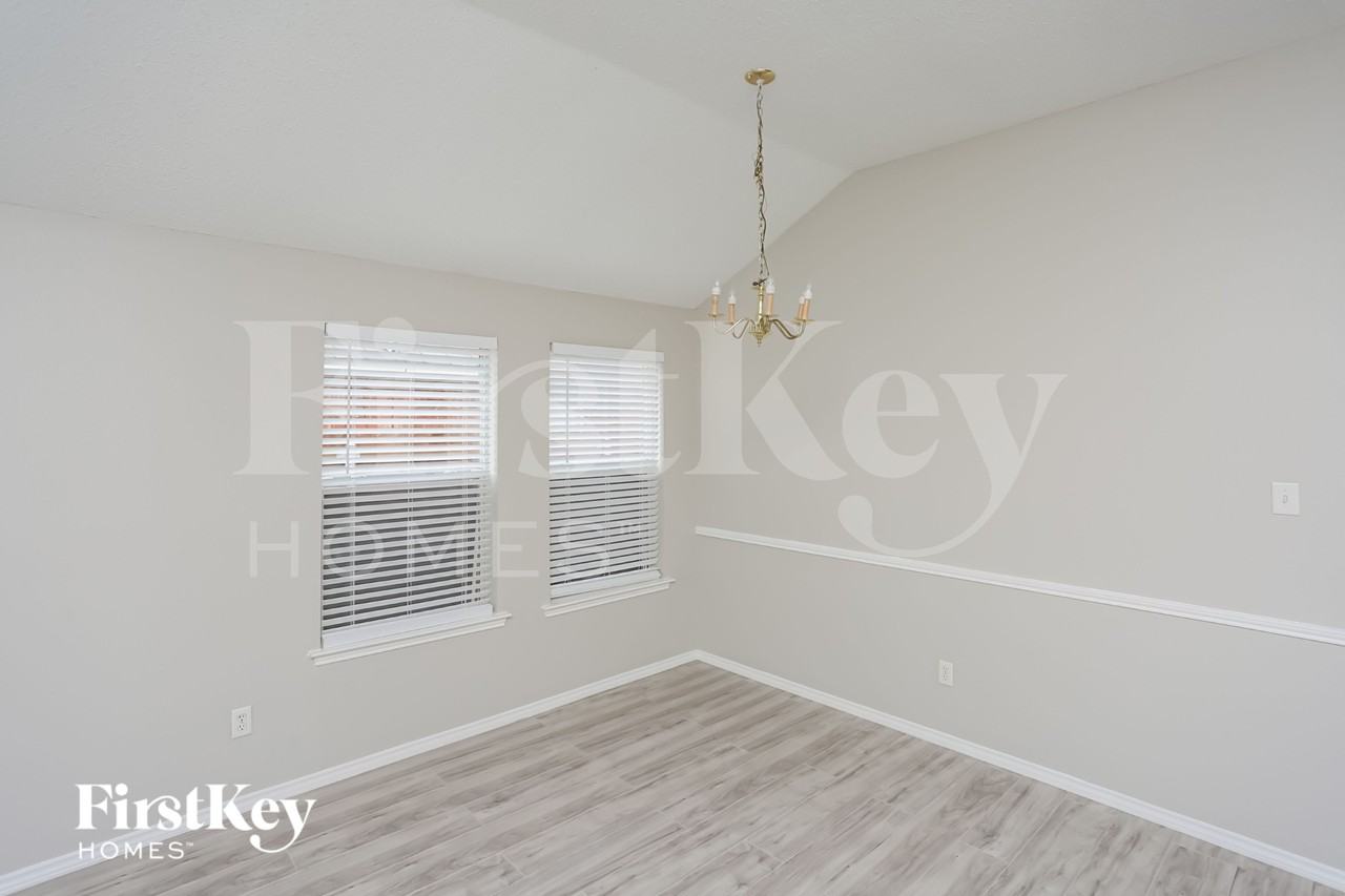 433 Asbury Dr - Photo 5 of 18