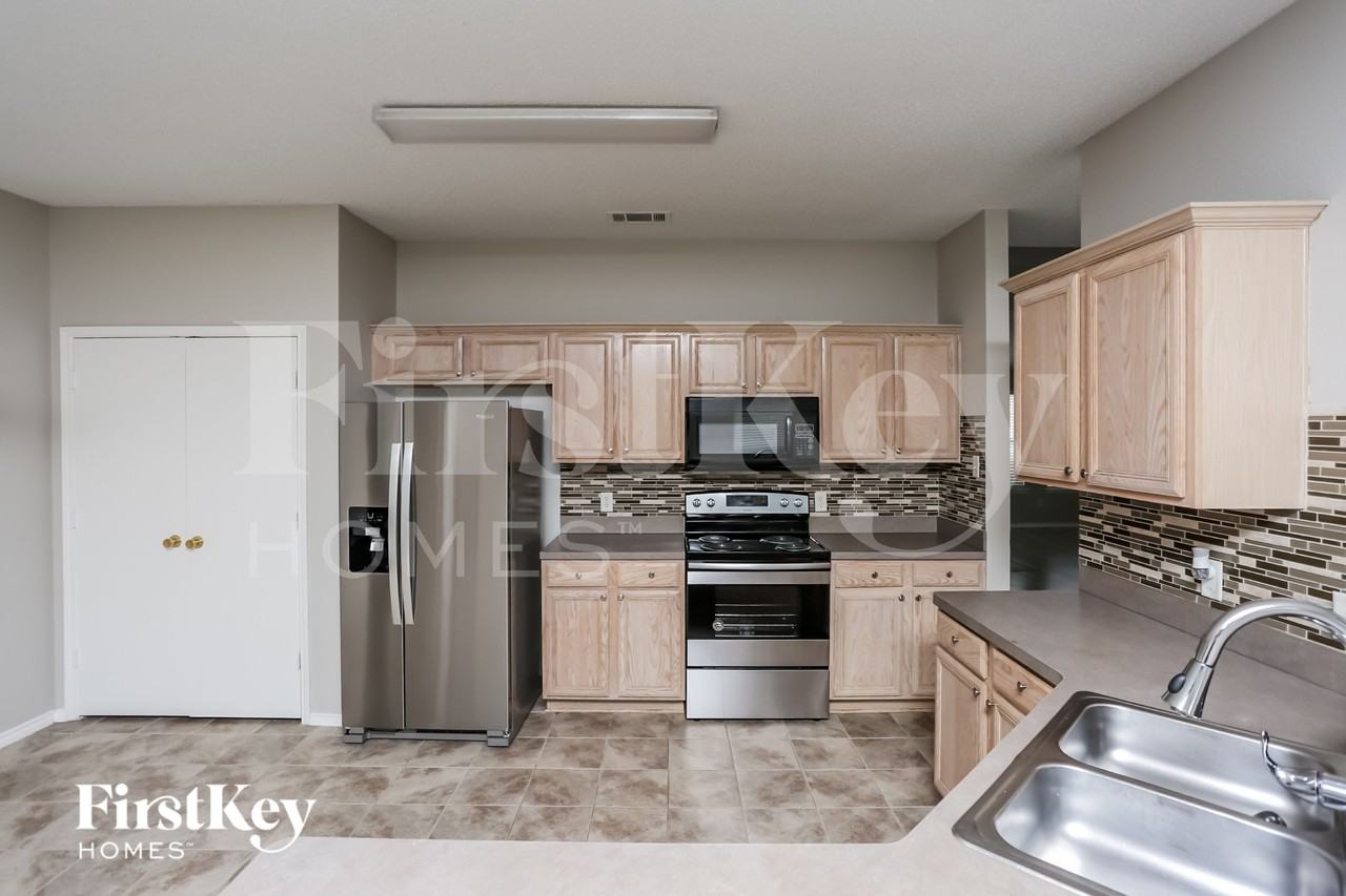 433 Asbury Dr - Photo 7 of 18