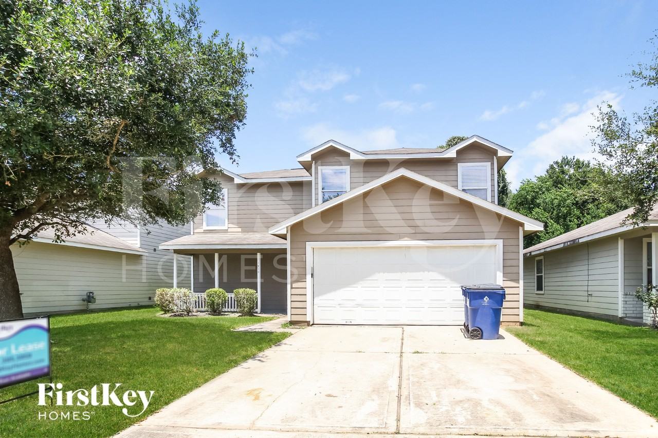 1910 Emerald Pathway Dr - Photo 2 of 18