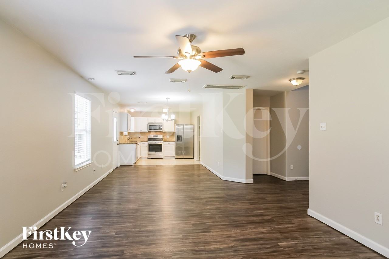 1910 Emerald Pathway Dr - Photo 6 of 18