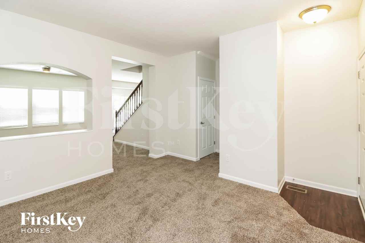 1081 Carrington Pl - Photo 6 of 18