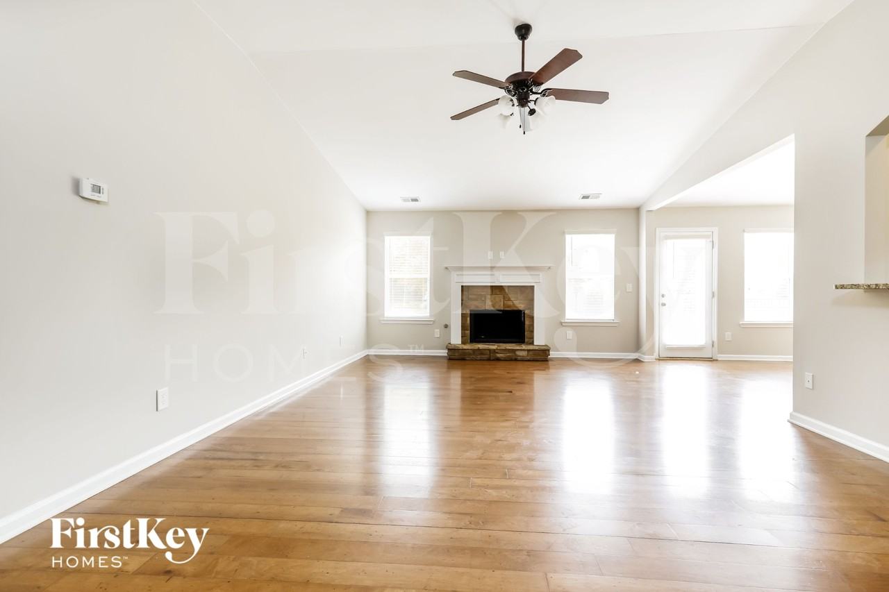 120 Ellington Dr - Photo 2 of 18