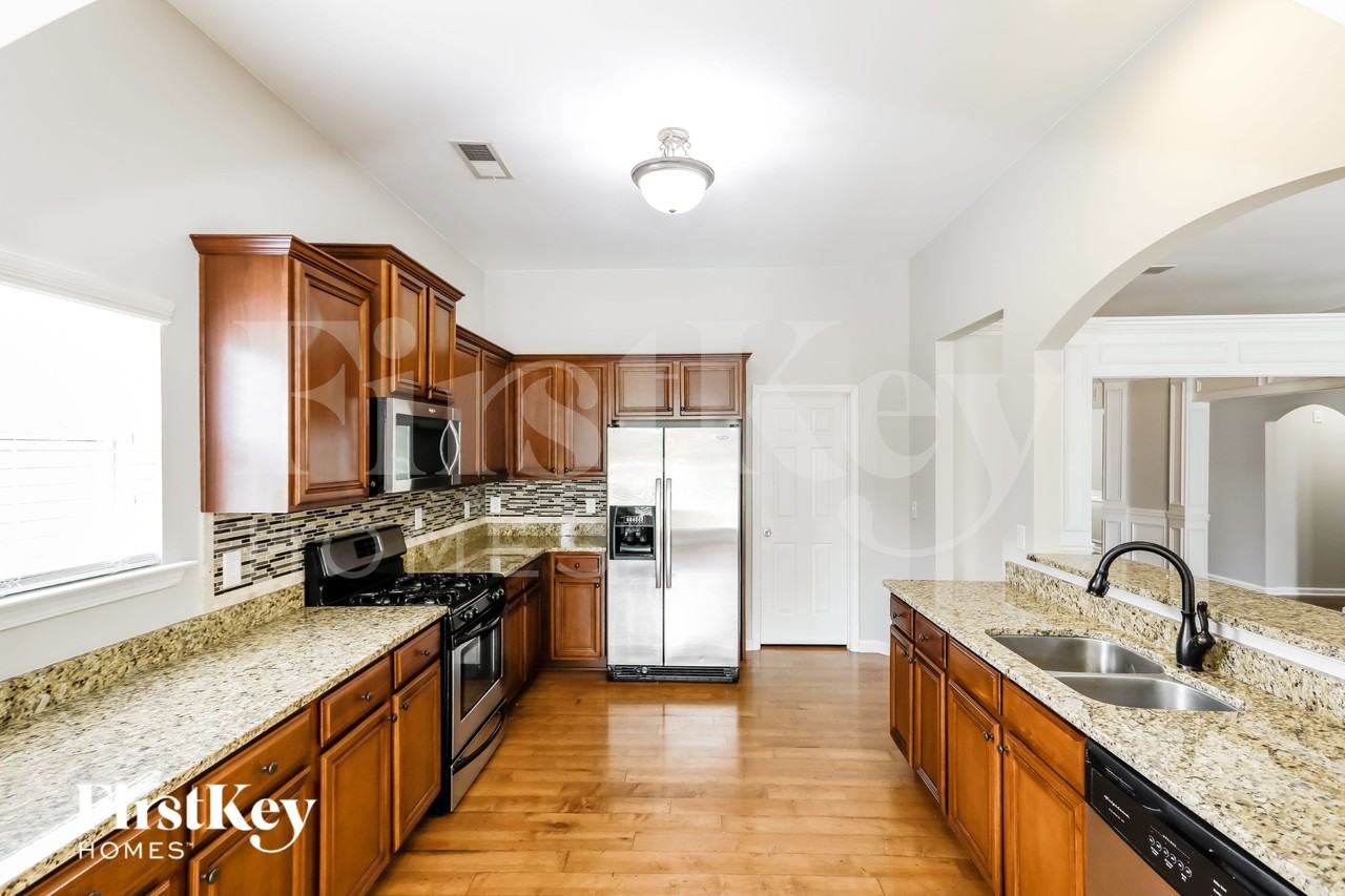 120 Ellington Dr - Photo 6 of 18