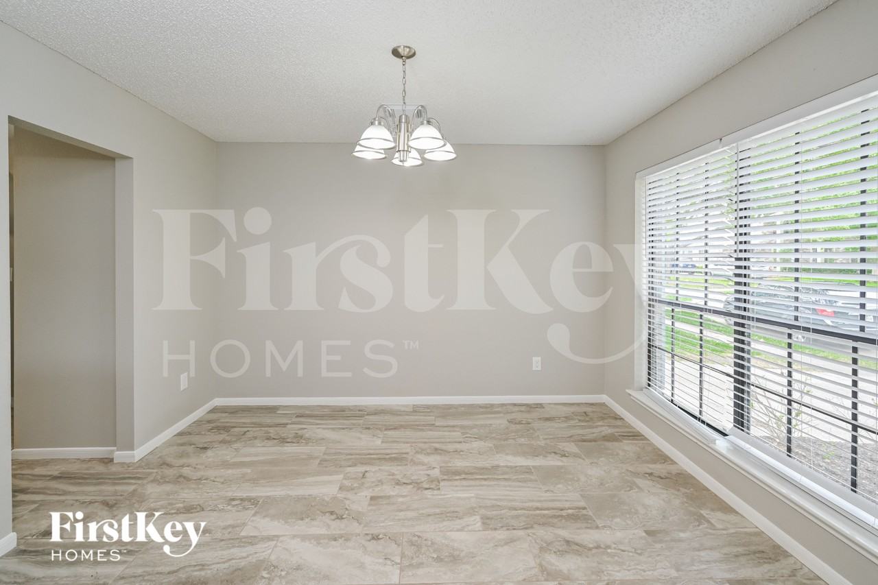 2017 Spinnaker Dr - Photo 4 of 18