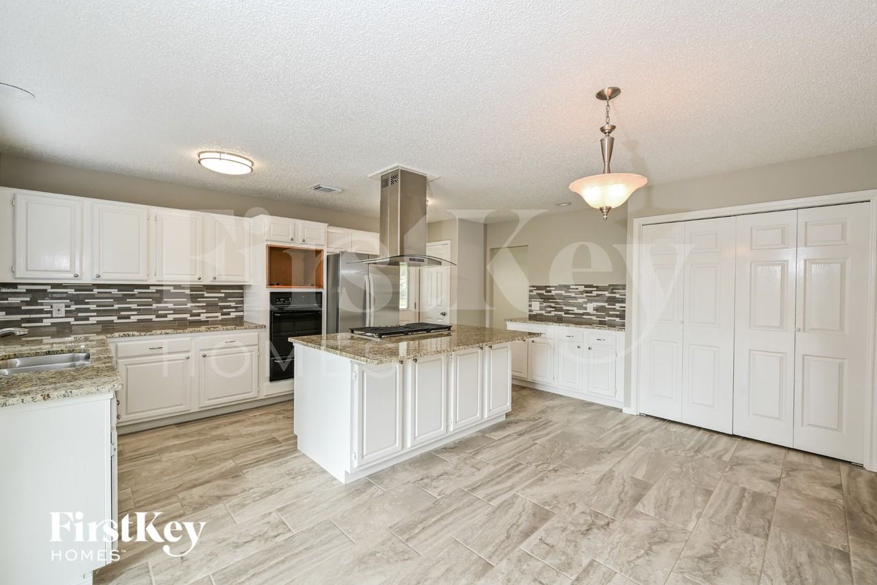 2017 Spinnaker Dr - Photo 5 of 18