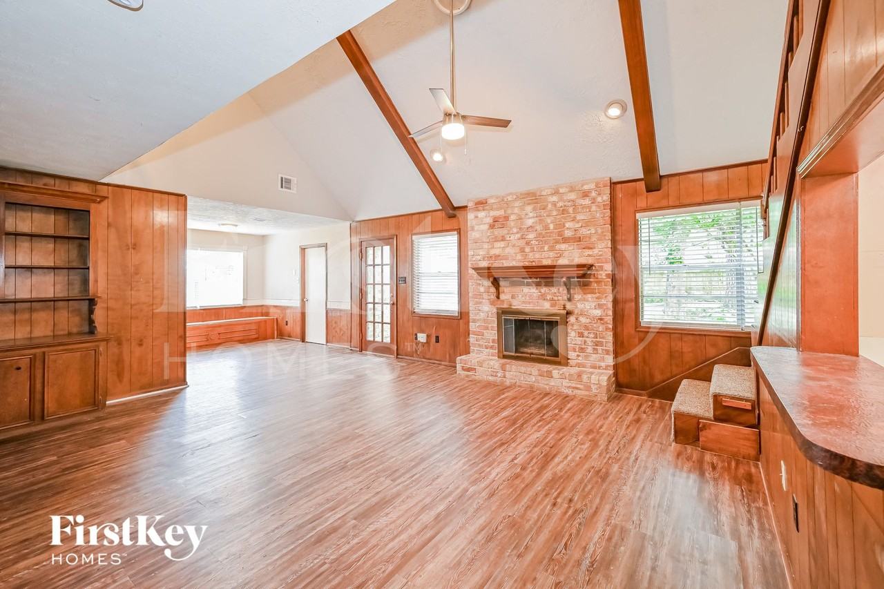 3806 Fairvalley Dr - Photo 2 of 15