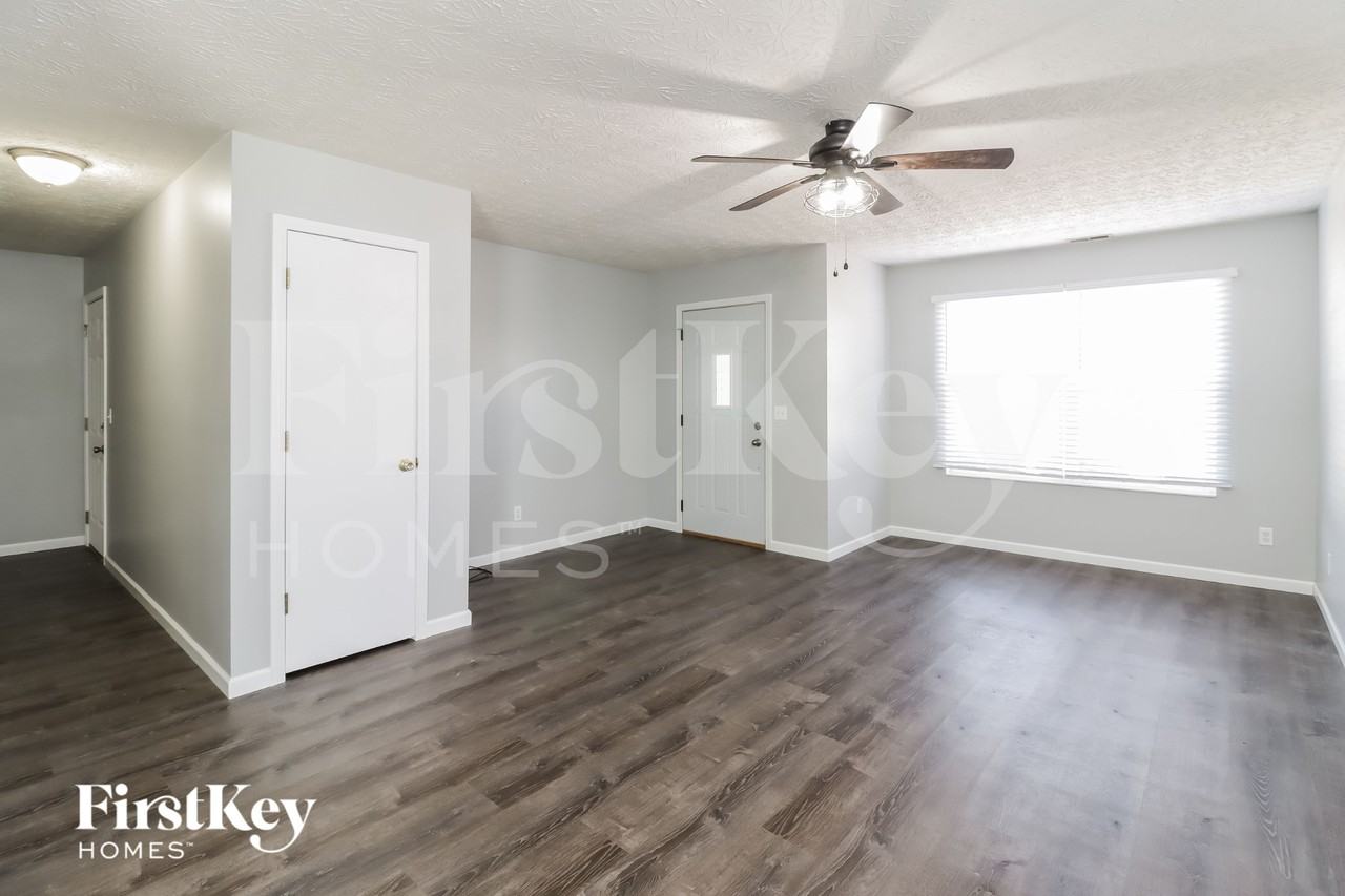 421 Martin Ave - Photo 3 of 18