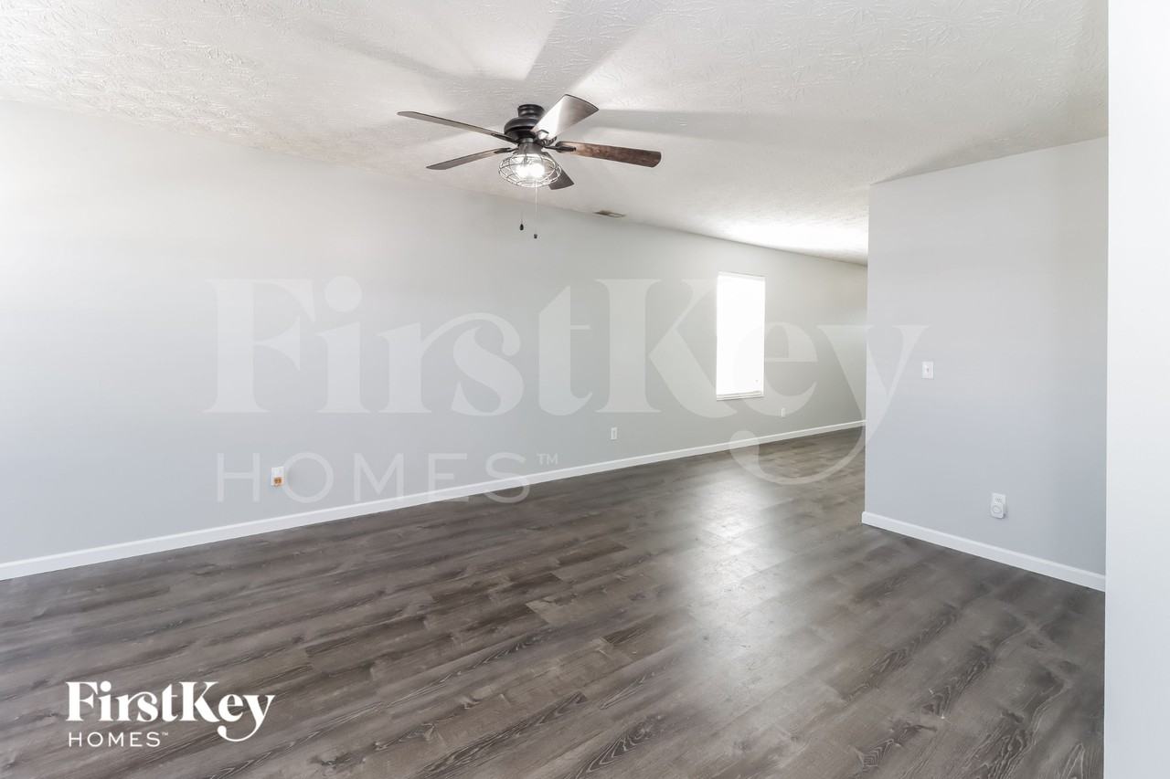 421 Martin Ave - Photo 4 of 18