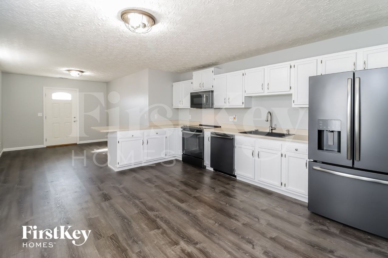 421 Martin Ave - Photo 6 of 18