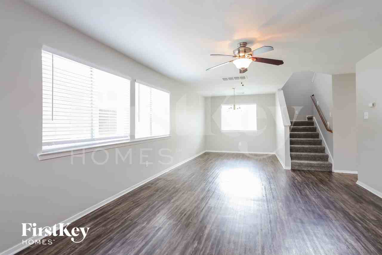 1523 Nichole Woods Dr - Photo 2 of 15