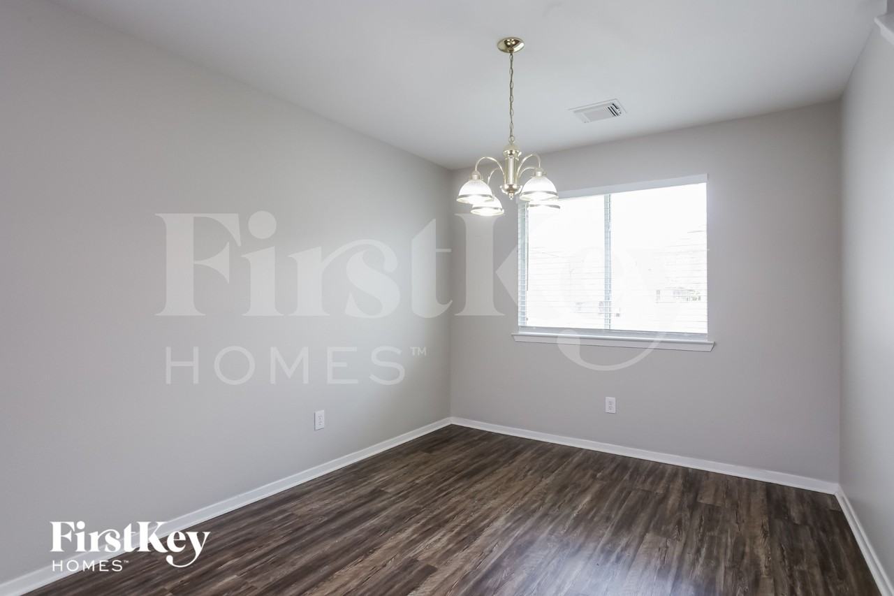 1523 Nichole Woods Dr - Photo 4 of 15