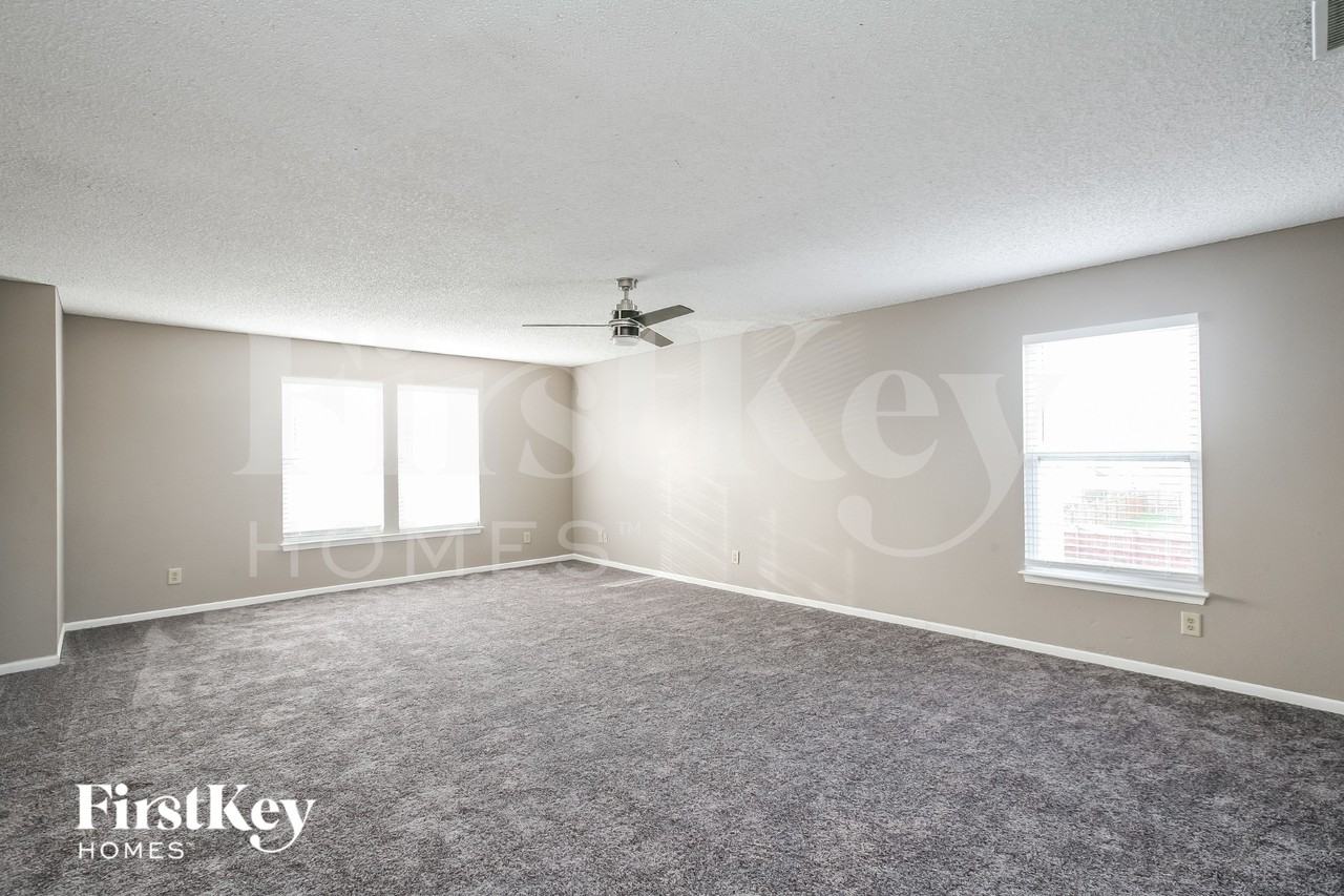 8608 Hopewell Ct - Photo 3 of 18