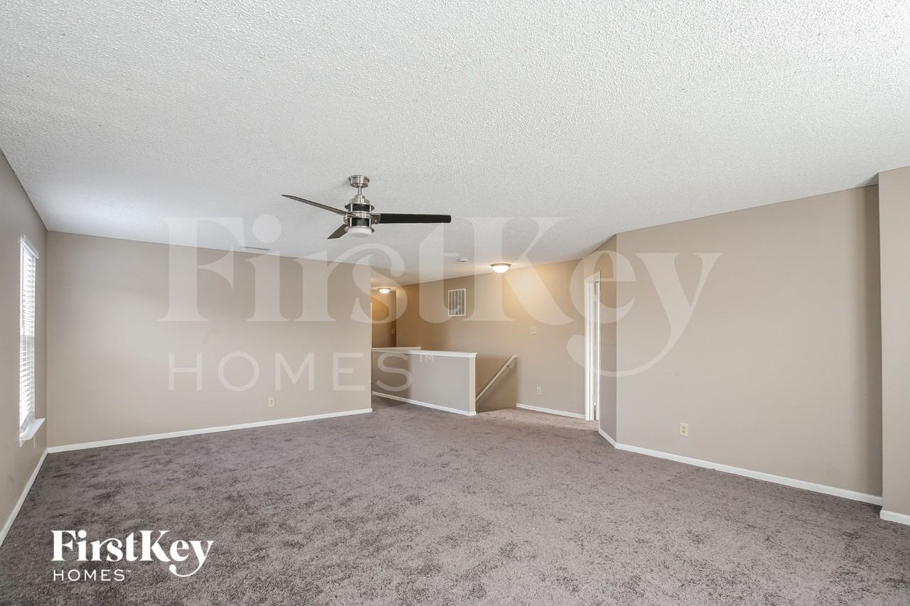 8608 Hopewell Ct - Photo 4 of 18