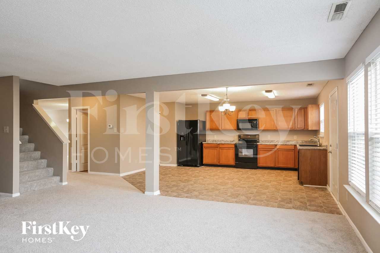 8608 Hopewell Ct - Photo 6 of 18