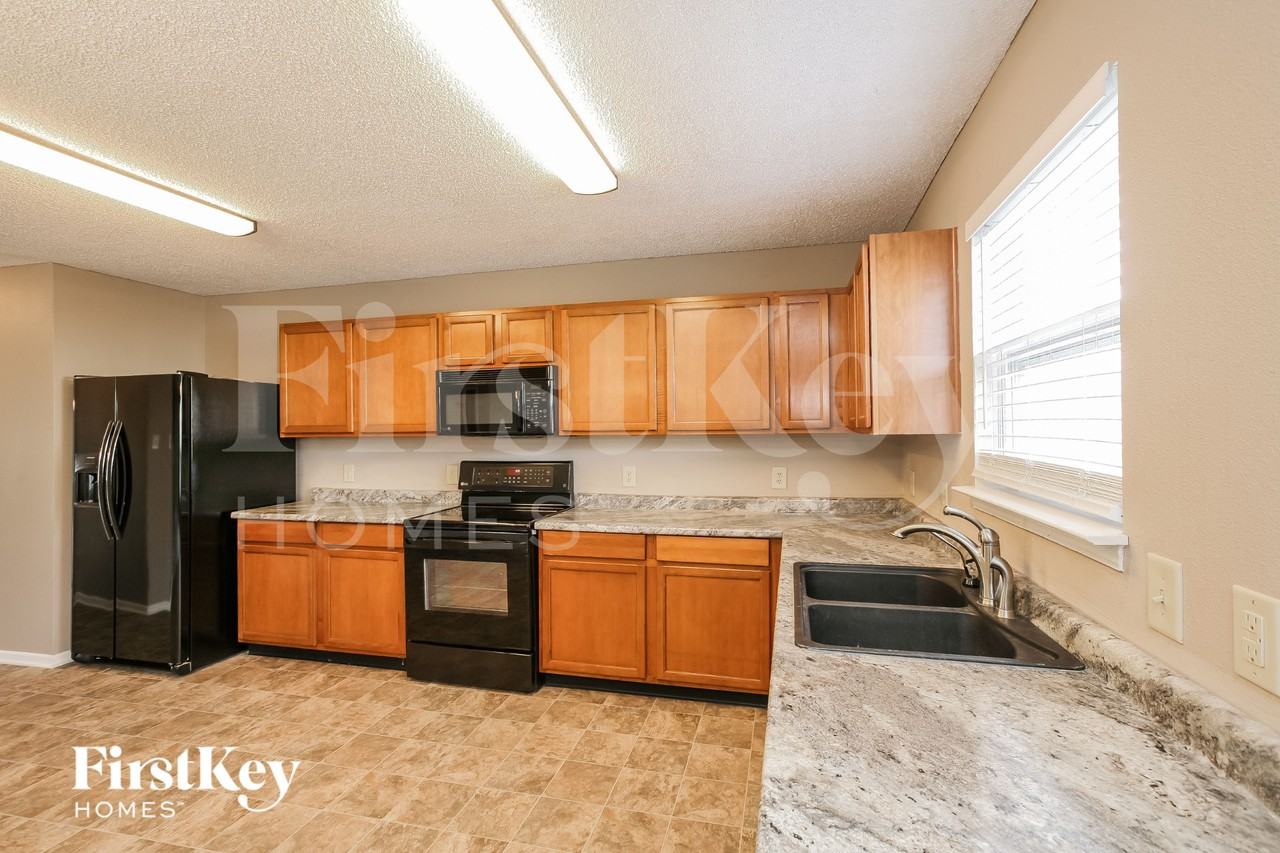 8608 Hopewell Ct - Photo 7 of 18