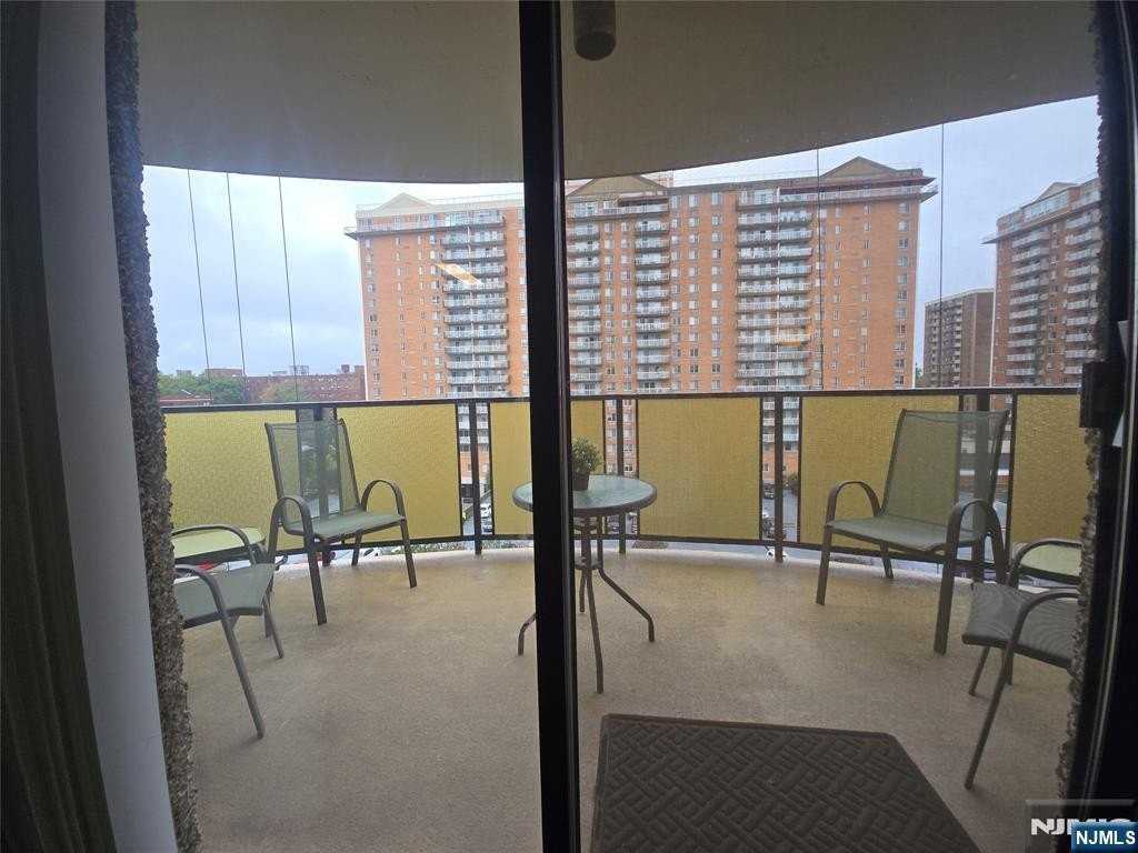 150 Overlook Ave Apt 10h - Photo 3 of 8