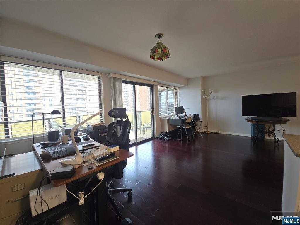 150 Overlook Ave Apt 10h - Photo 7 of 8