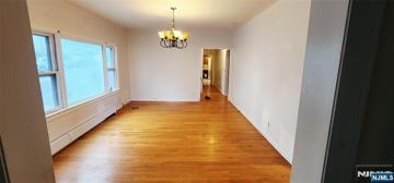 featured image of 39 Hopper St