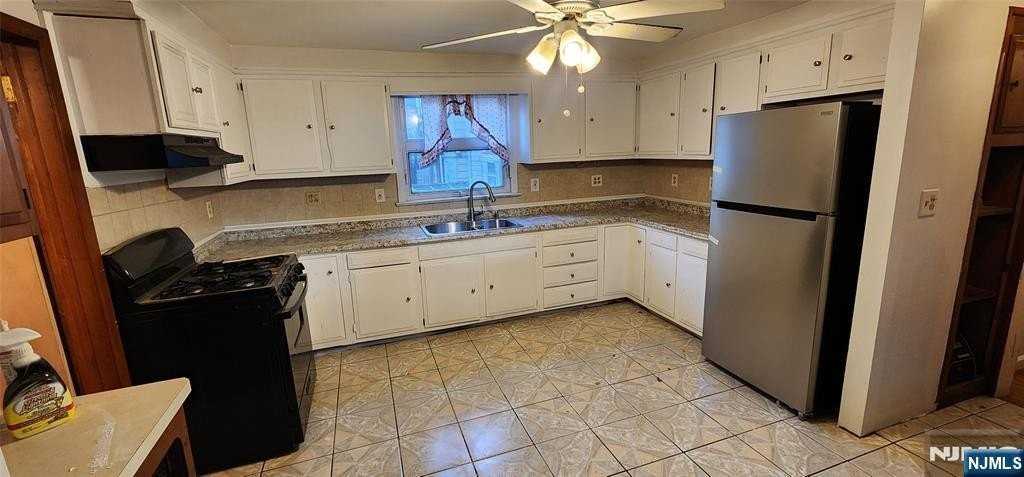 39 Hopper St - Photo 2 of 7