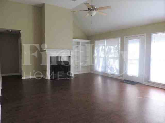 828 Tropicana Dr E - Photo 4 of 14