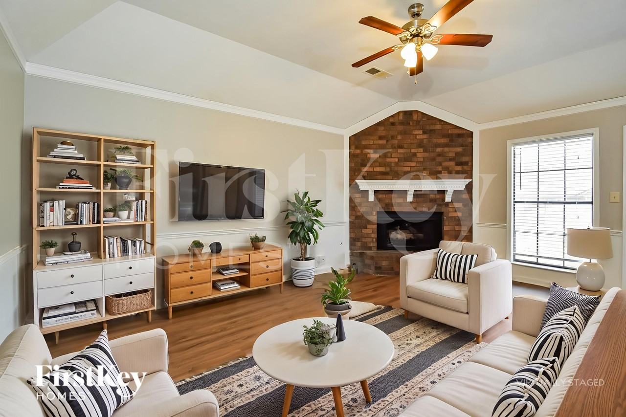 7600 Lowrance Rd - Photo 3 of 19