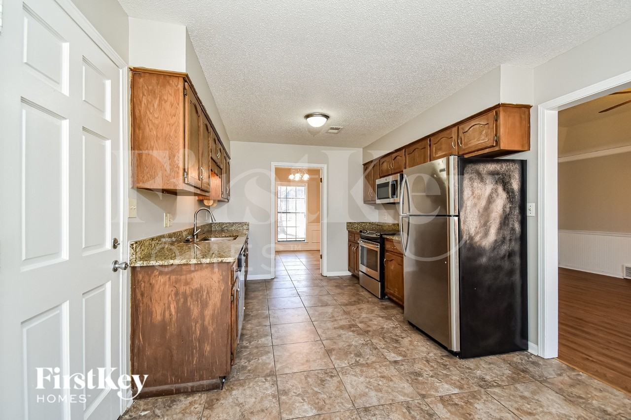 7600 Lowrance Rd - Photo 6 of 19