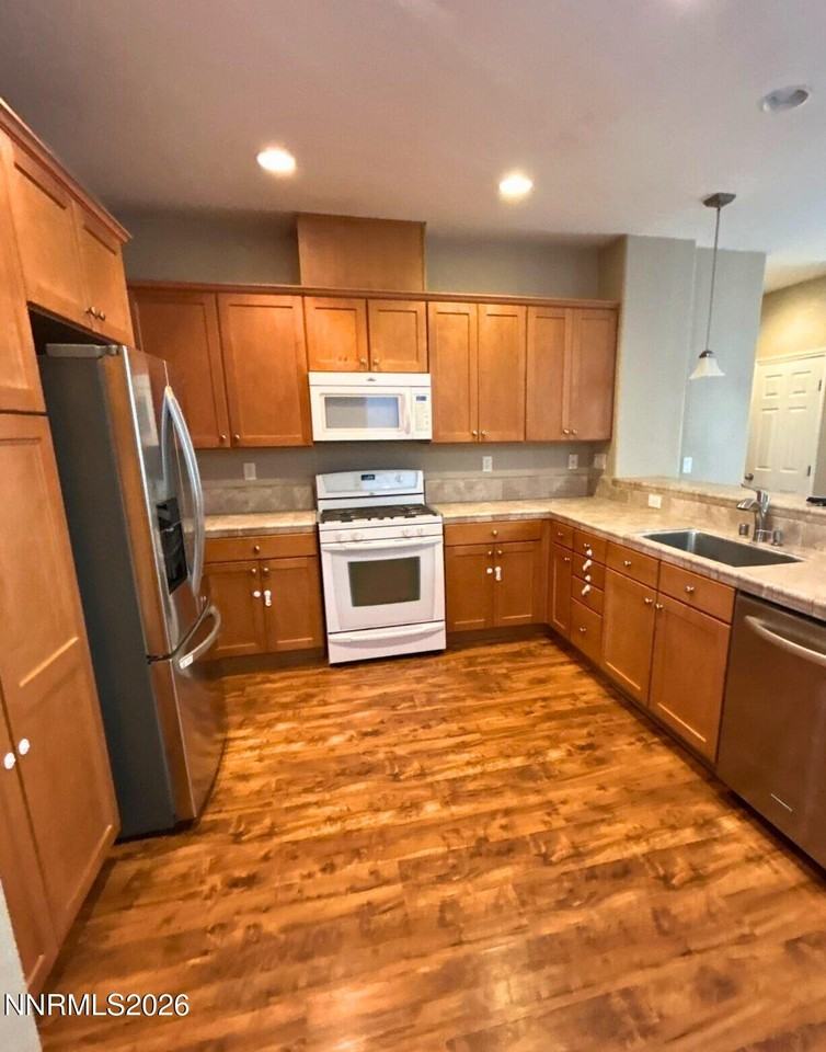 2035 Echo Valley Pkwy - Photo 4 of 16