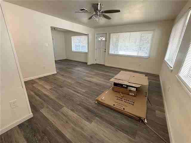 938 Magnolia St - Photo 3 of 18